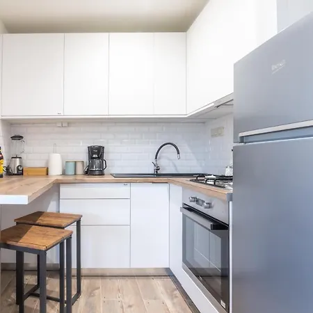 Apartman Modern House With Pool Near *