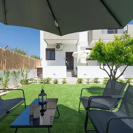 Apartman Modern House With Pool Near *