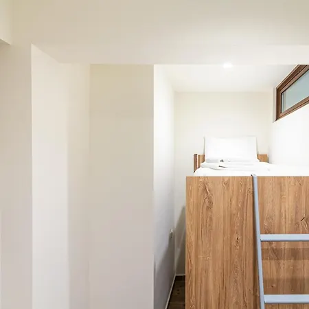 Apartman Modern House With Pool Near