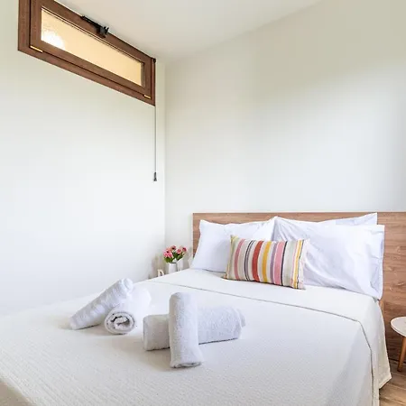 Apartman Modern House With Pool Near *