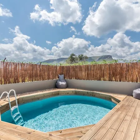 Modern House With Pool Near *