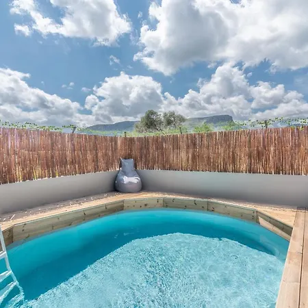 Modern House With Pool Near Apartman *